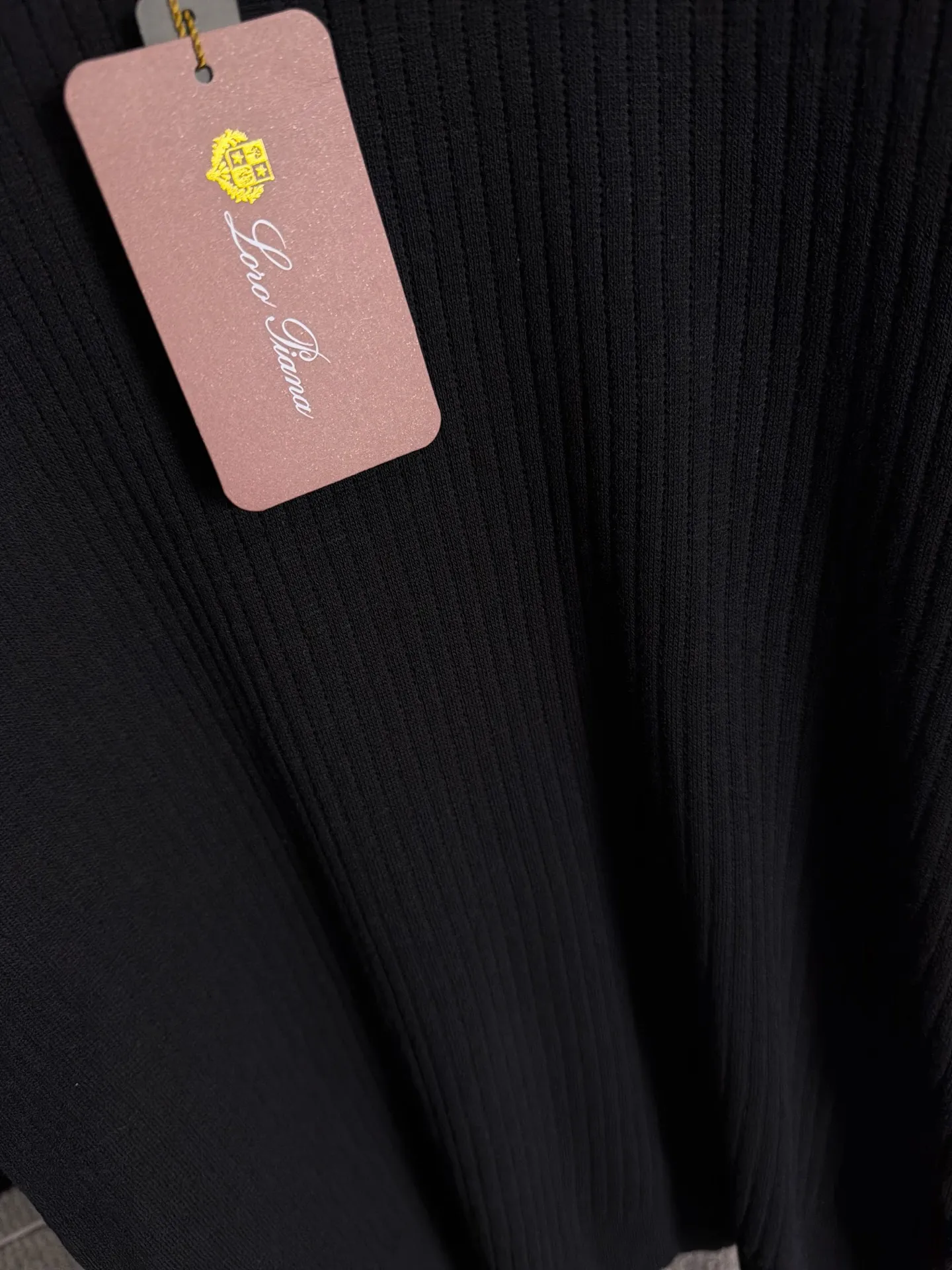 Next day shipment LP high quality Loro Piana 26ss New Arrival men's short-sleeved T-shirt Made of combed cotton yarn knitted cotton fabric, no pressure when entering and exiting the counter Exclusive control of raw materials It feels substantial when weighed, and the upper body is more textured than ordinary T-shirts. This texture can cope with the weather easily and is suitable for both hot and cold! Loose fit design, looks noble. The only correct version is available Size: M to XXXL